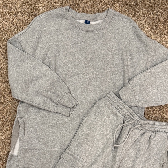 Old Navy Gray Sweatshirt and Joggers Set - Picture 7 of 9